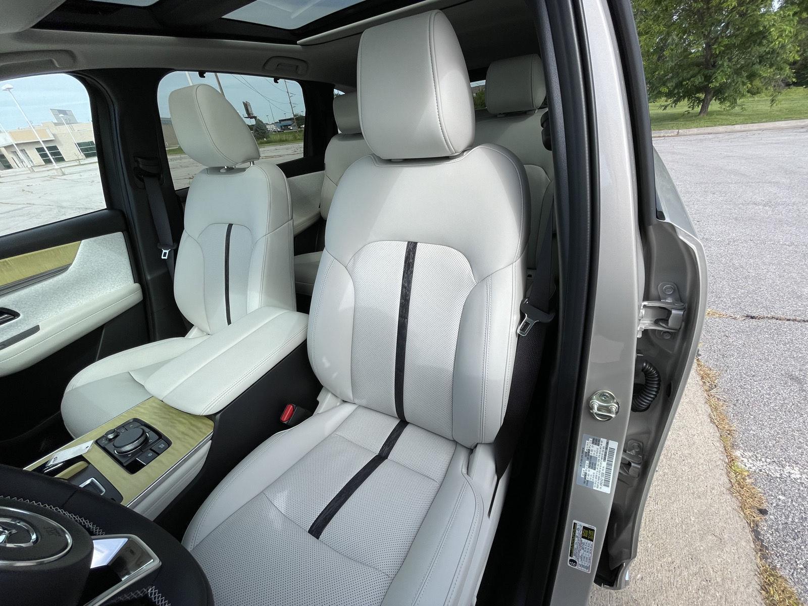 Vehicle photo 17