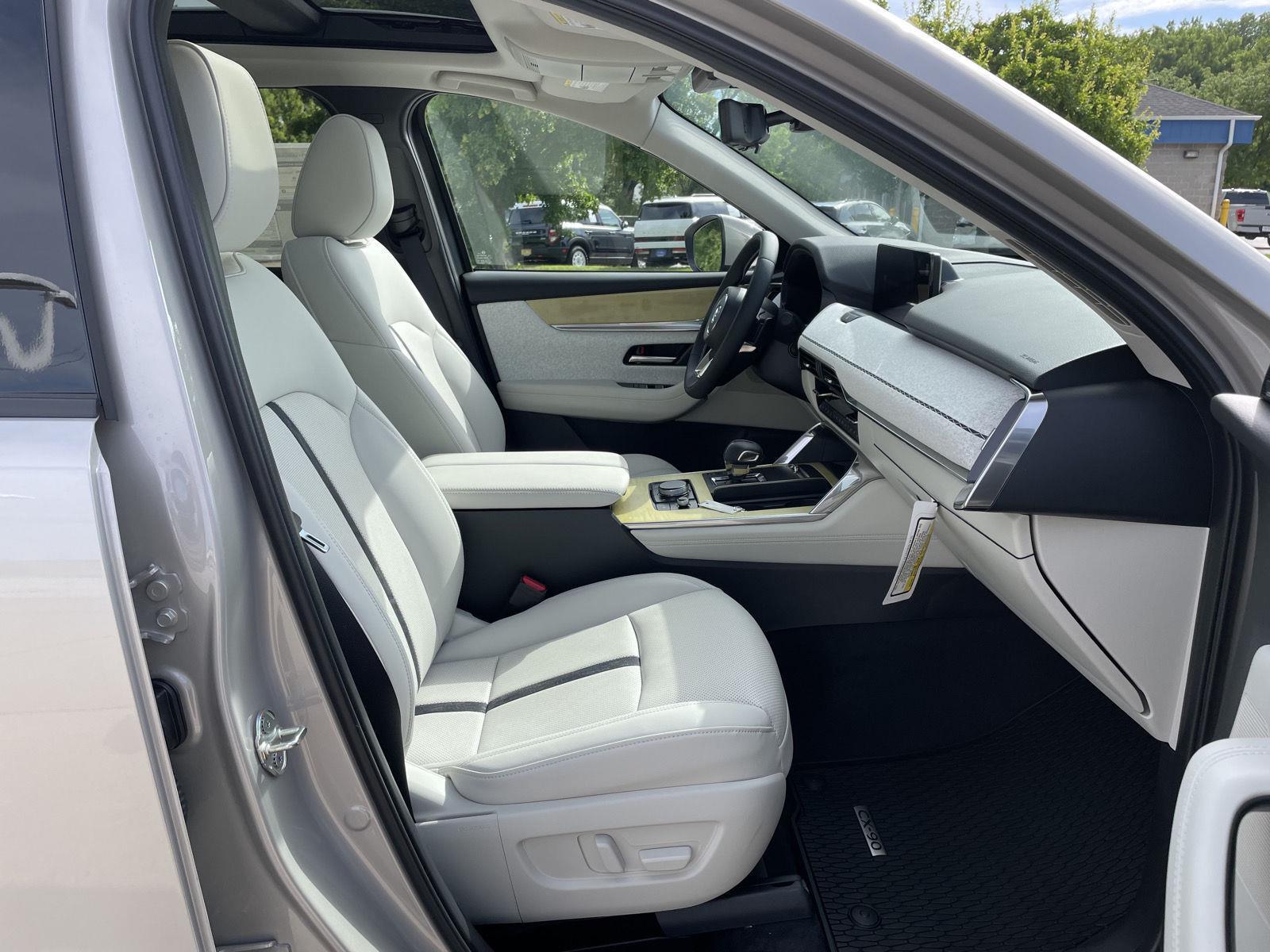 Vehicle photo 18