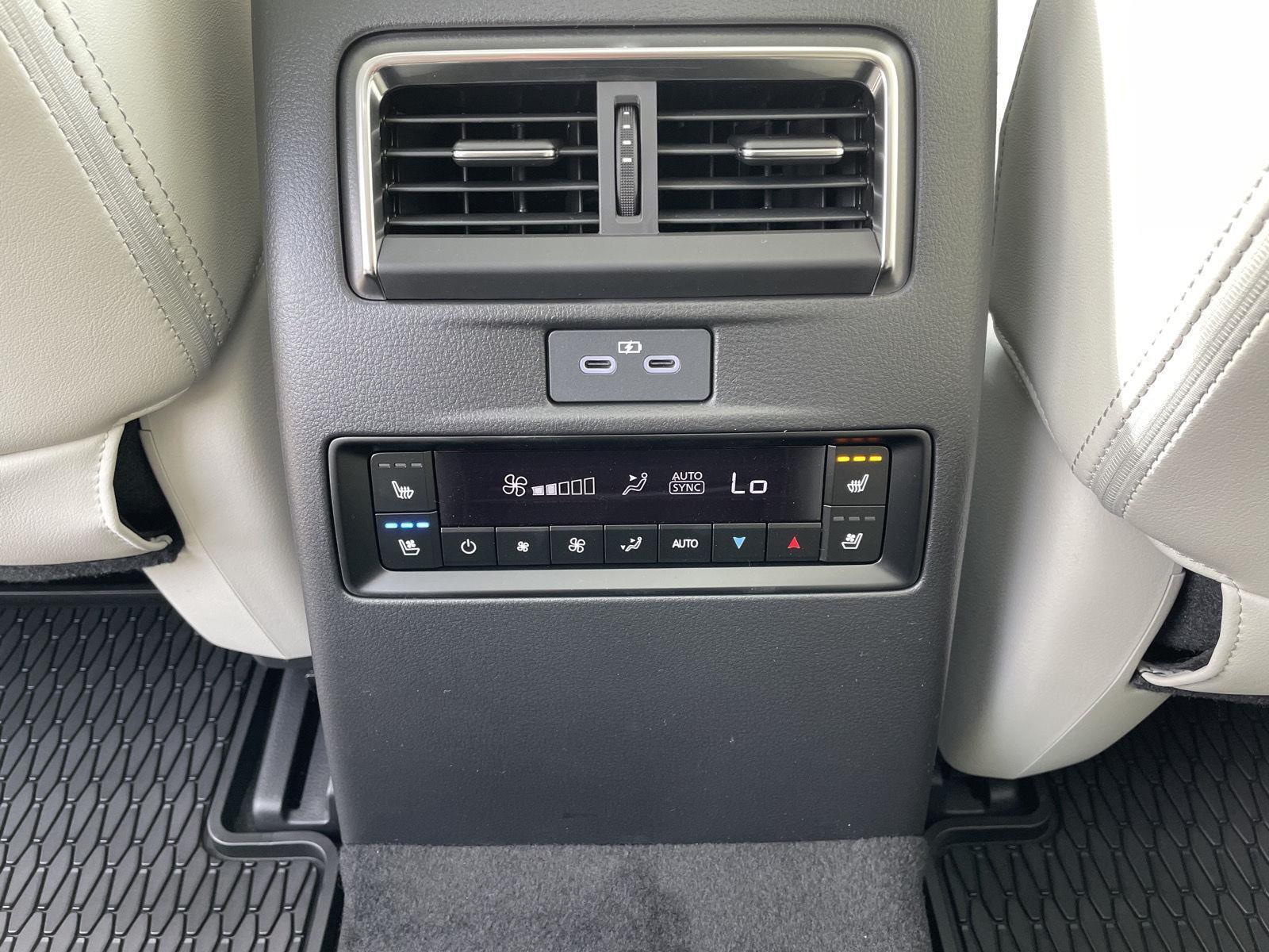 Vehicle photo 20