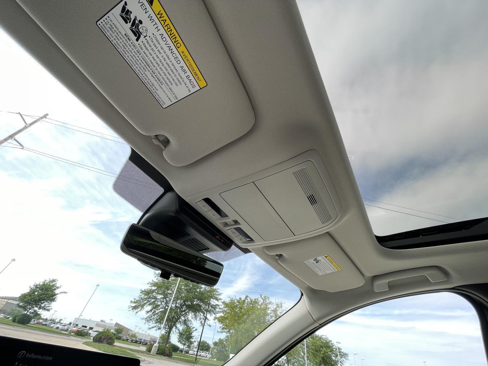 Vehicle photo 22