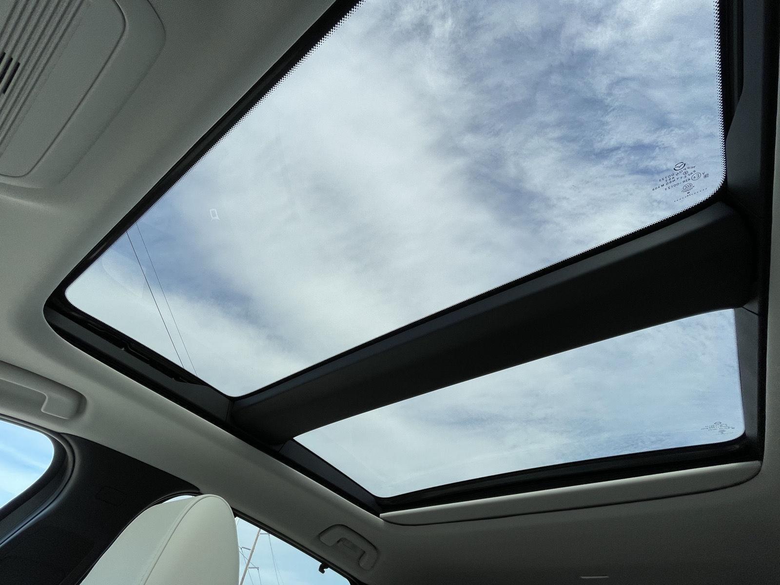 Vehicle photo 23