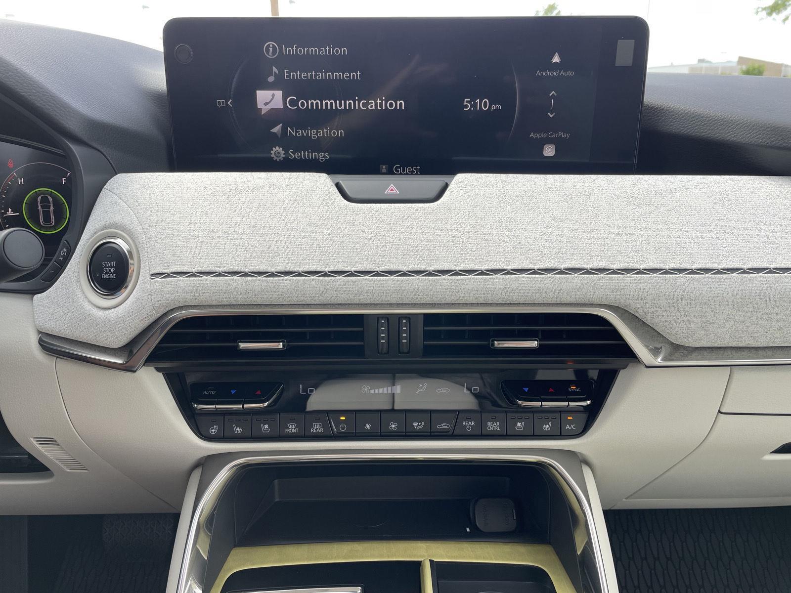 Vehicle photo 24