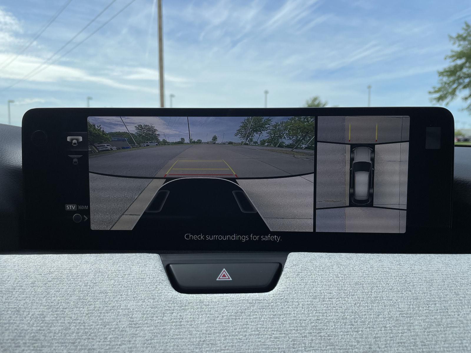 Vehicle photo 26