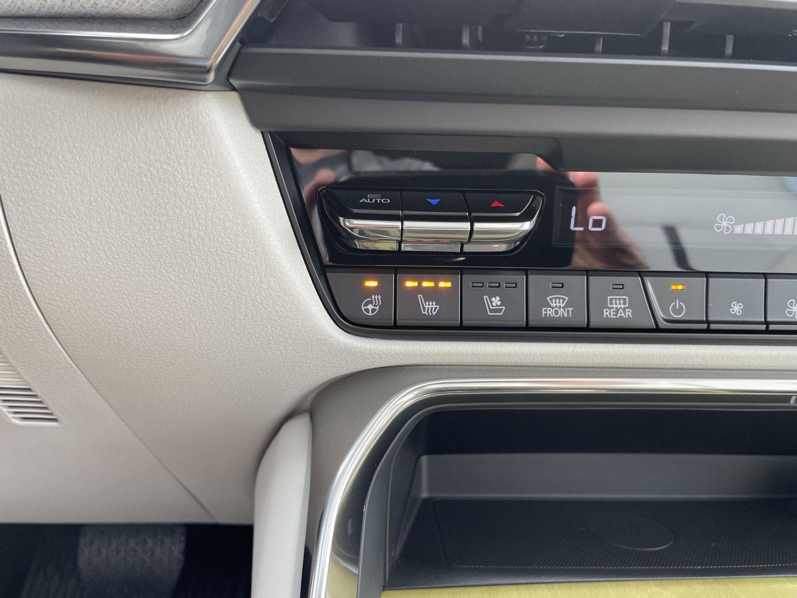 Vehicle photo 29