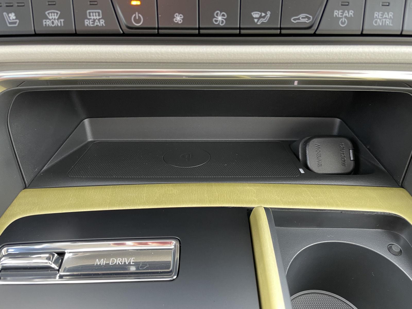 Vehicle photo 31