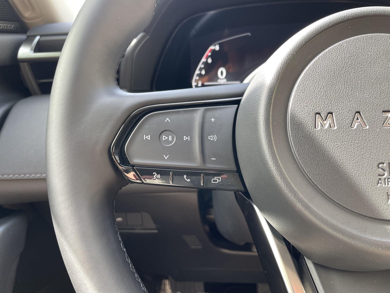 Vehicle photo 12