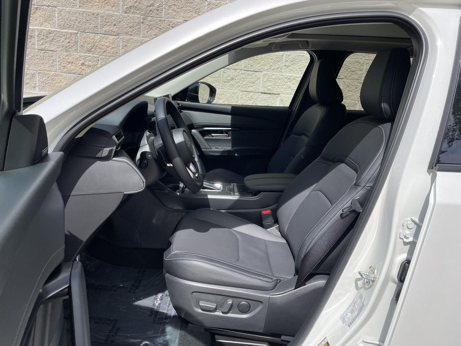 Vehicle photo 16