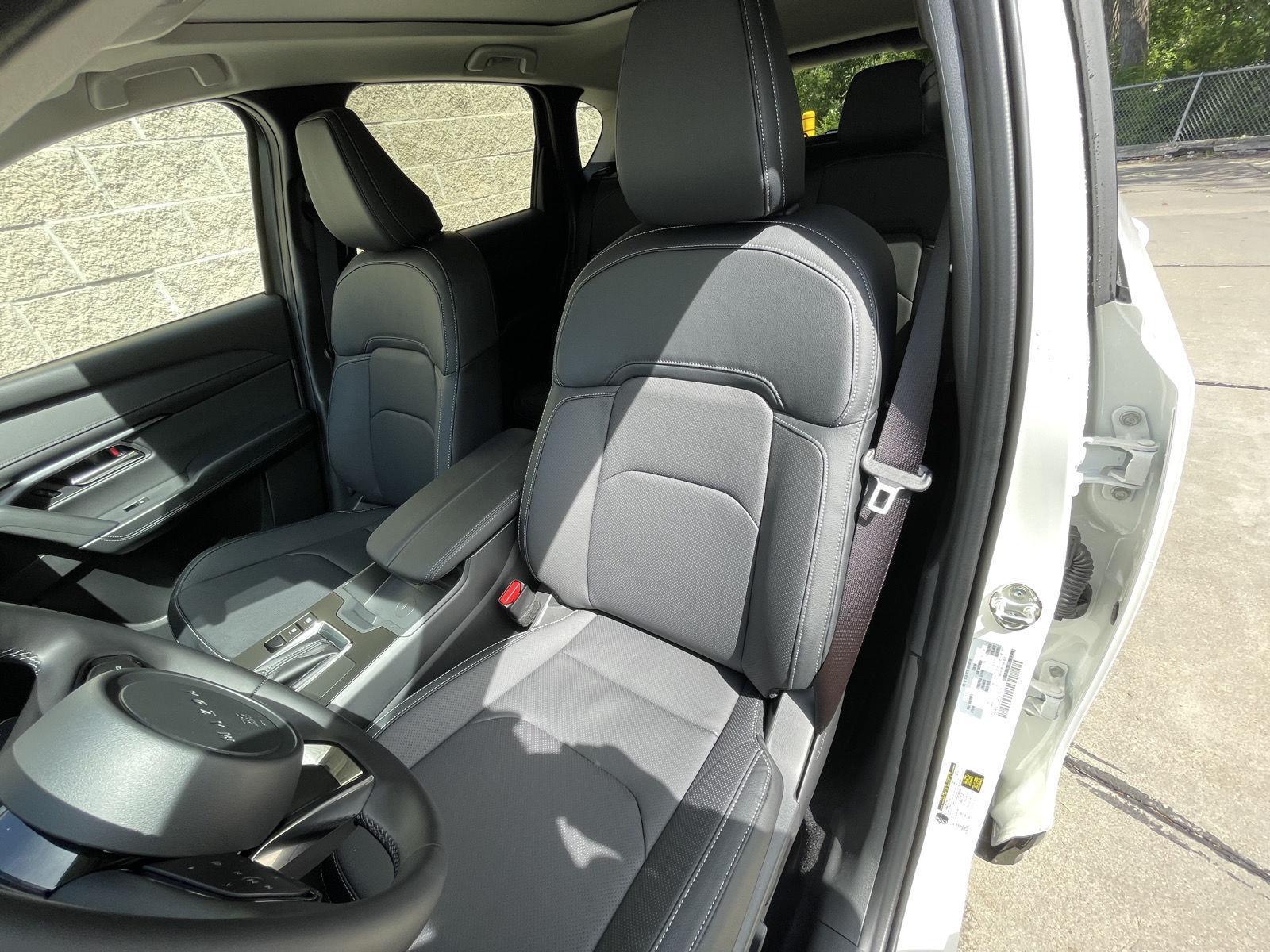 Vehicle photo 17