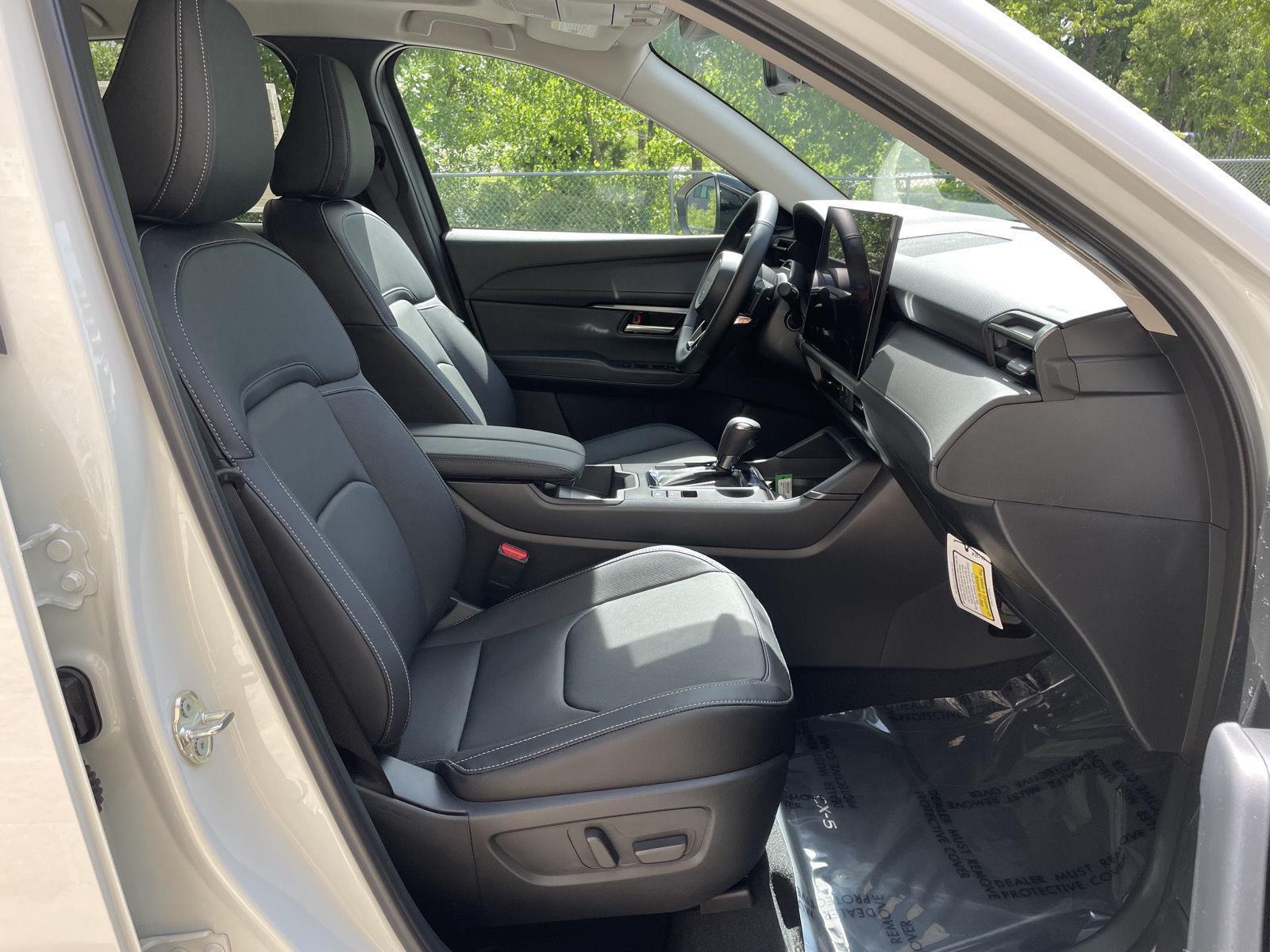 Vehicle photo 18