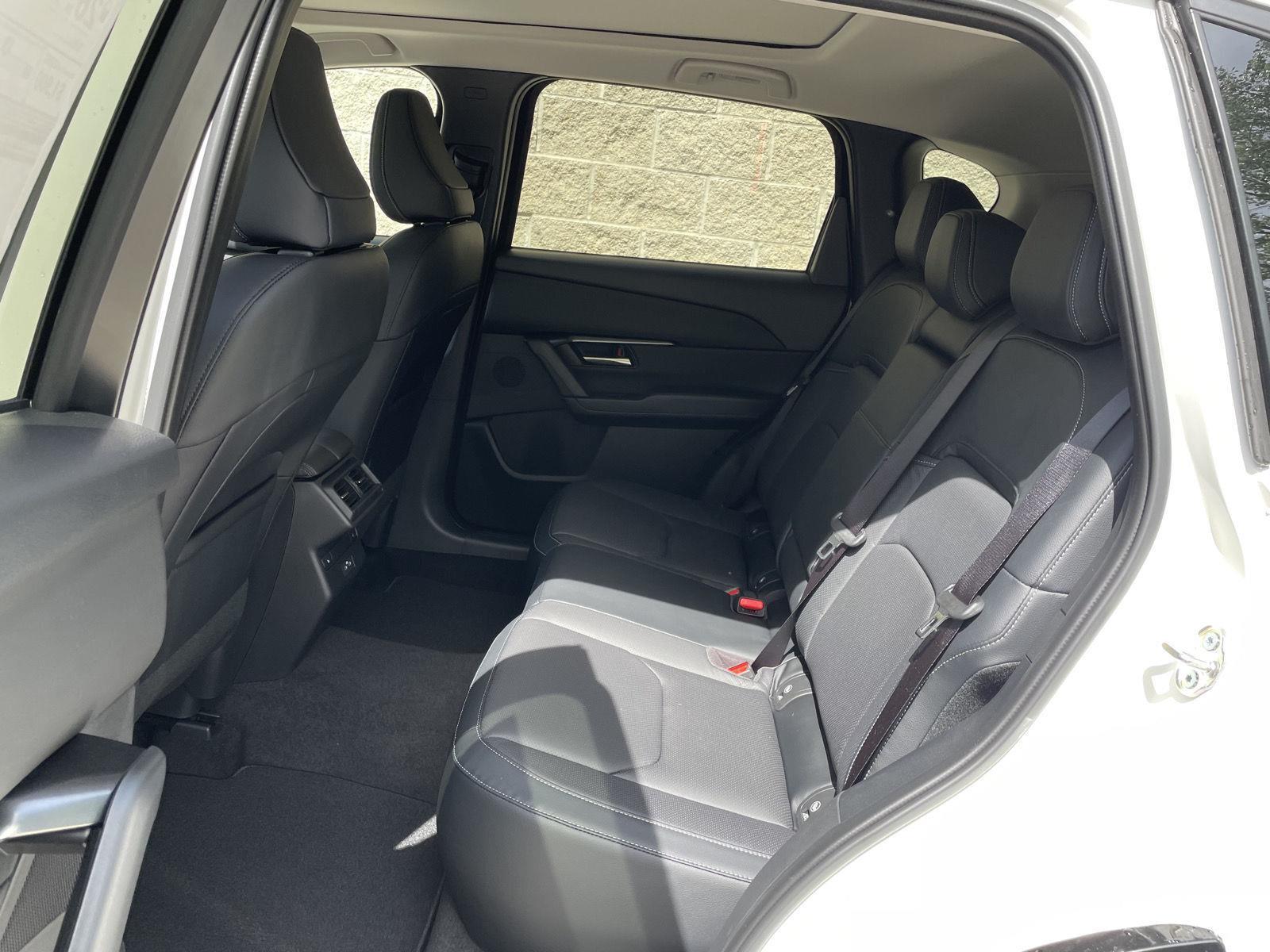 Vehicle photo 19