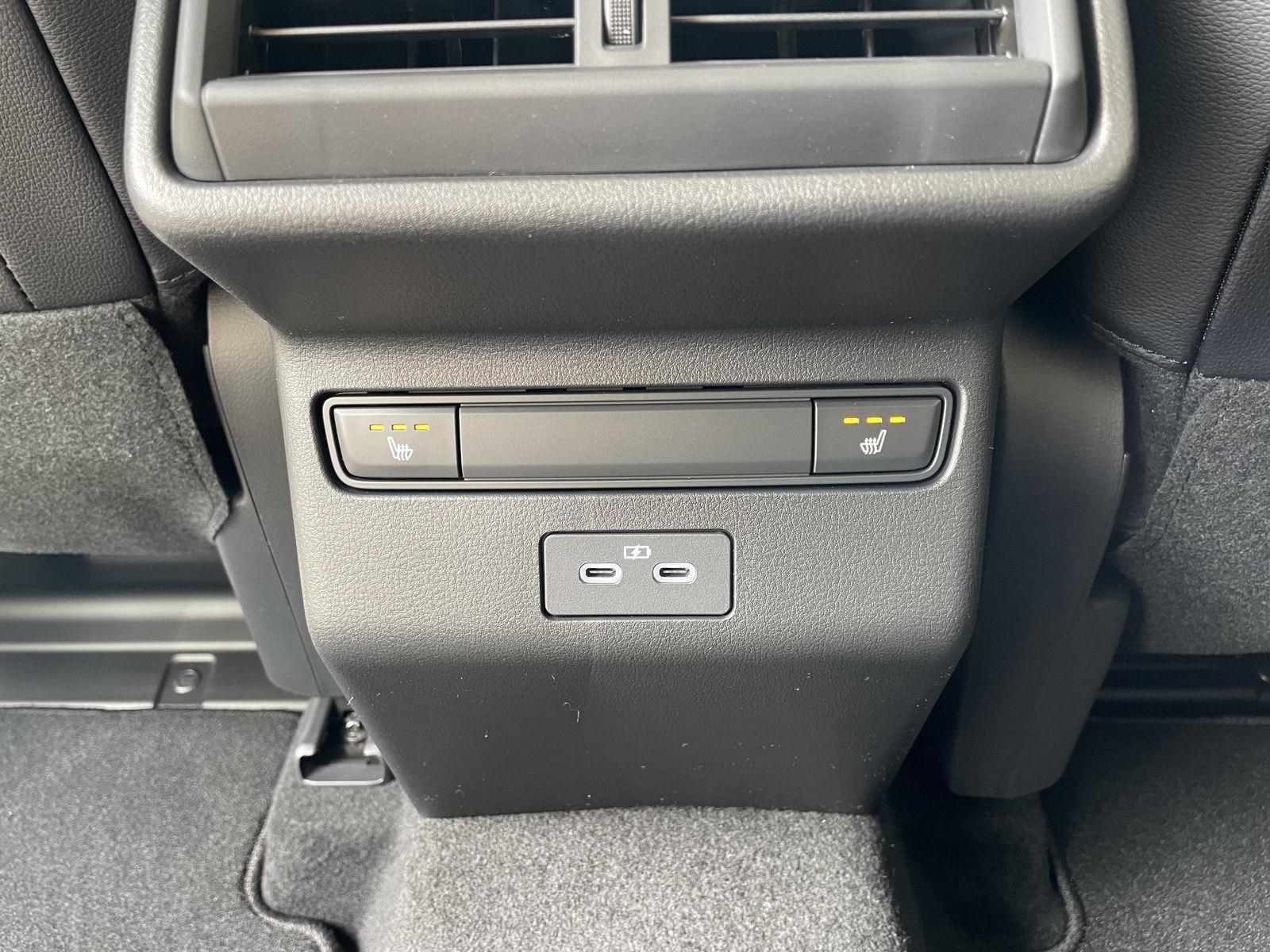 Vehicle photo 20