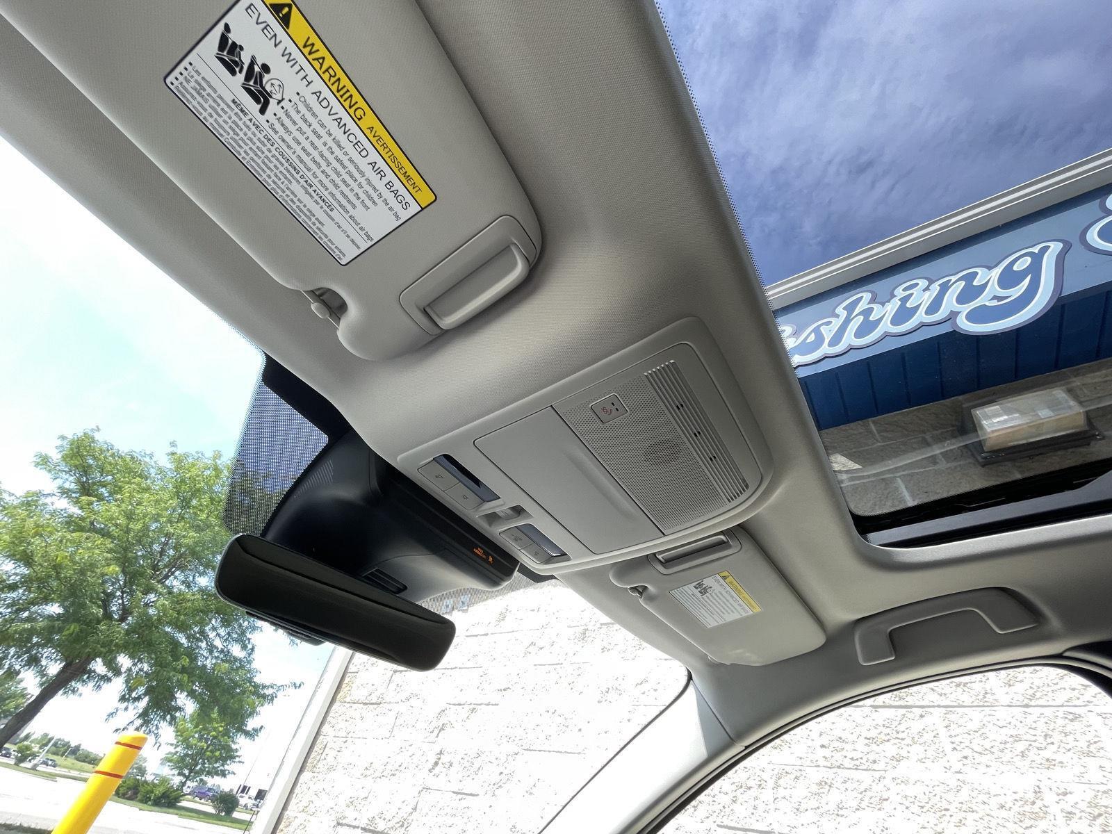 Vehicle photo 21