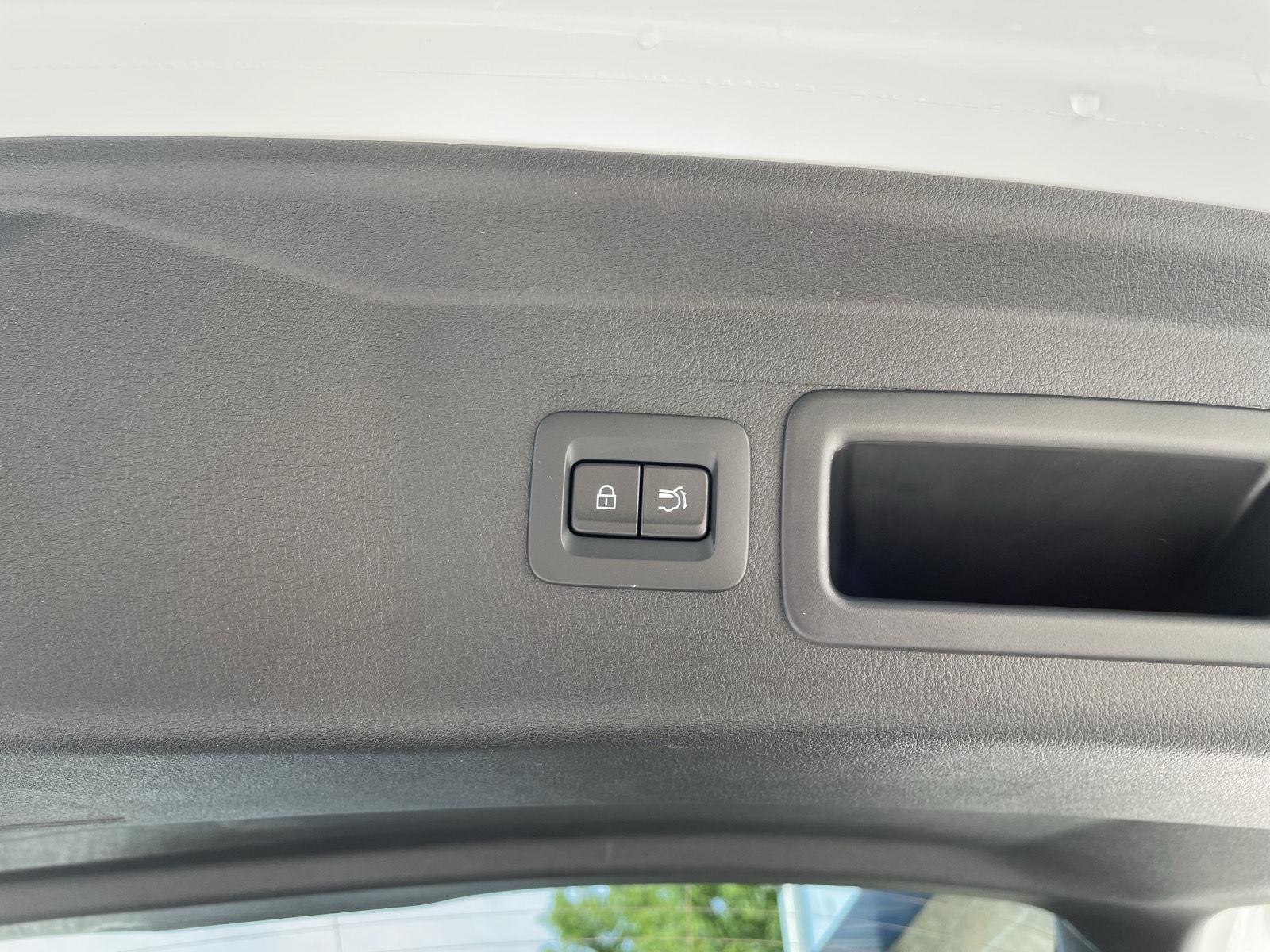 Vehicle photo 36