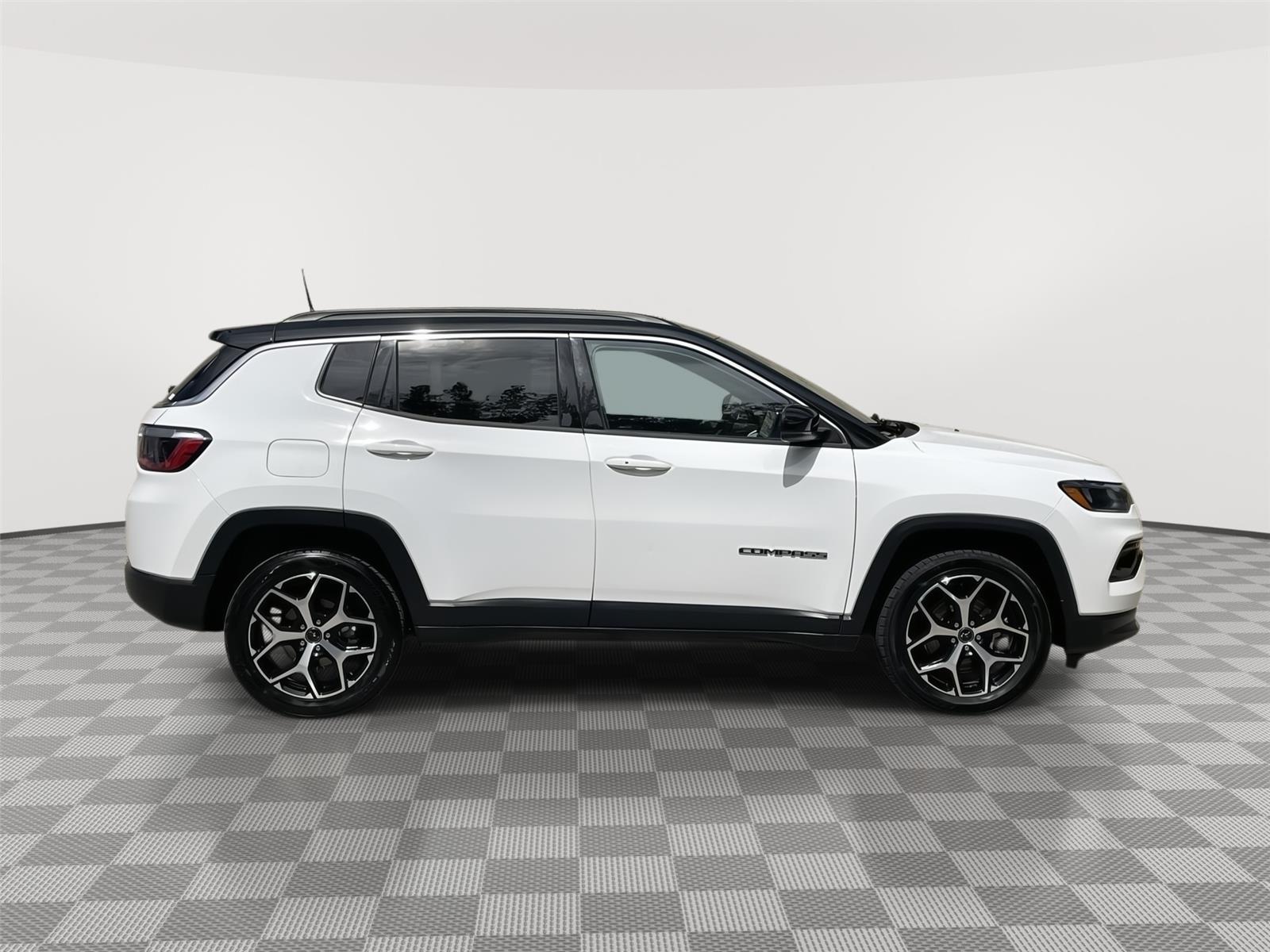 Vehicle photo 6