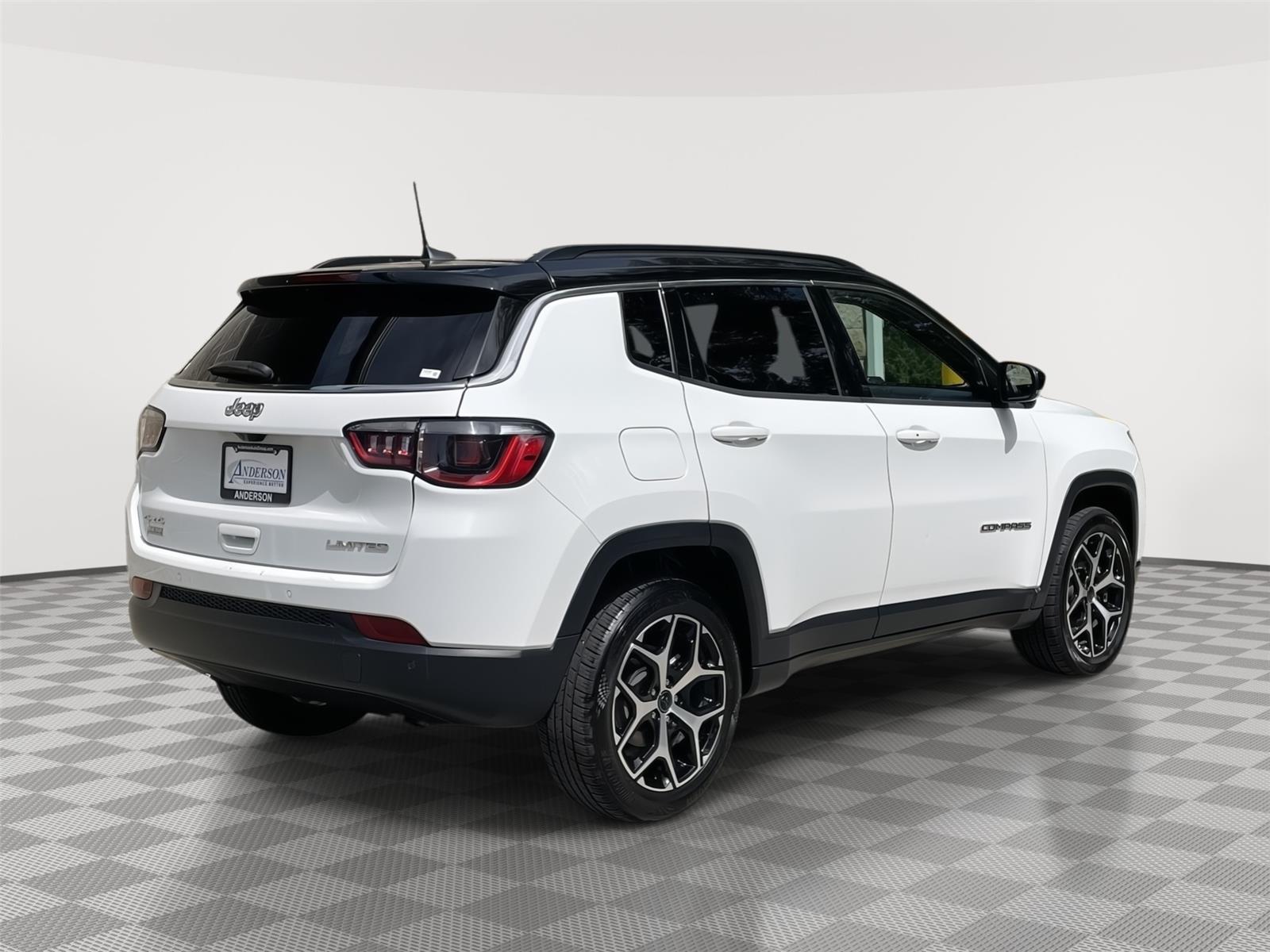 Vehicle photo 7