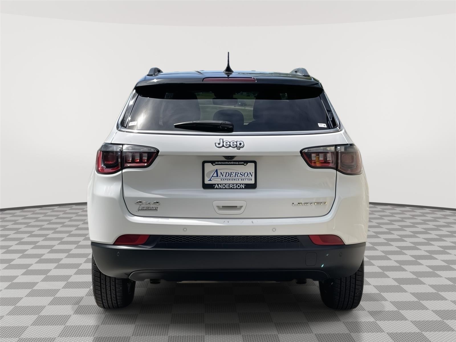 Vehicle photo 8