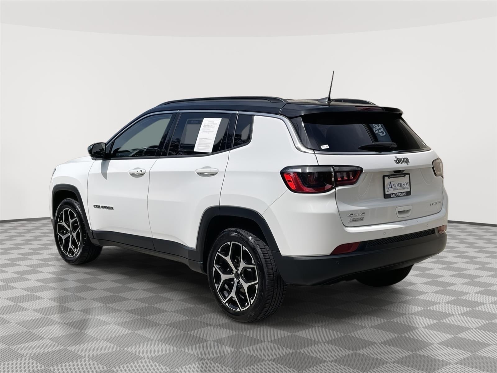 Vehicle photo 9