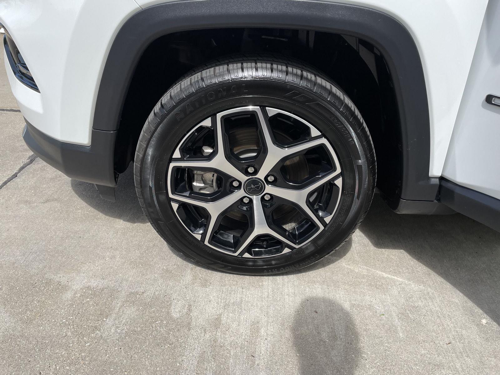 Vehicle photo 10