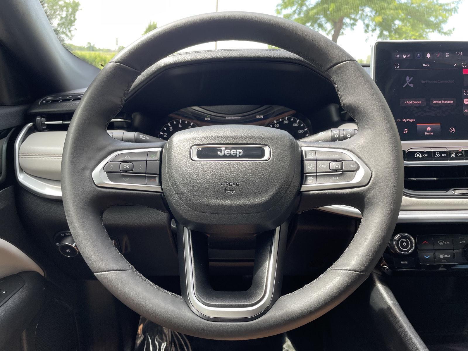 Vehicle photo 12