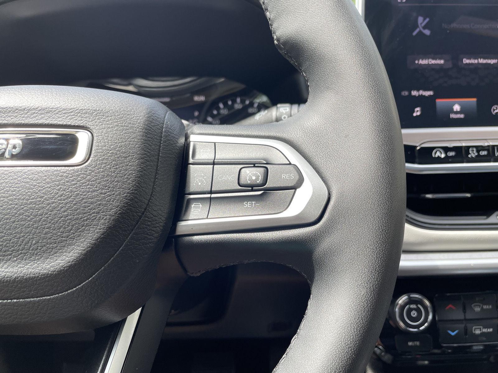 Vehicle photo 14