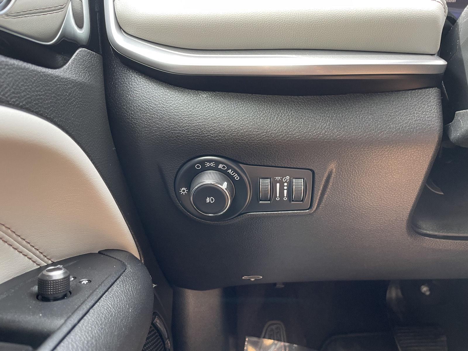 Vehicle photo 16