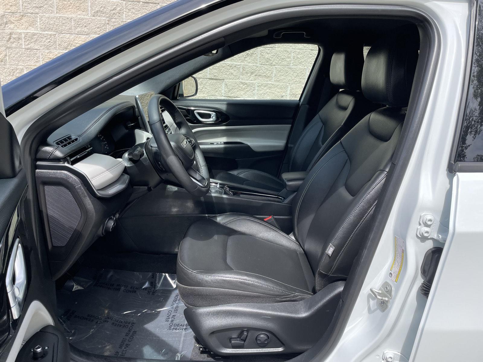 Vehicle photo 17