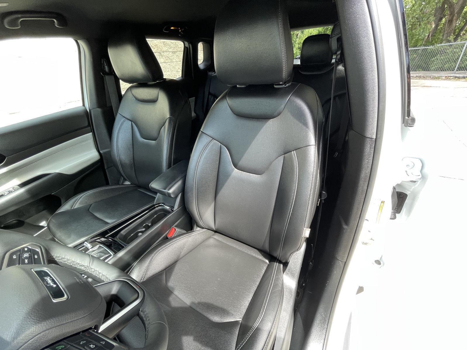 Vehicle photo 18