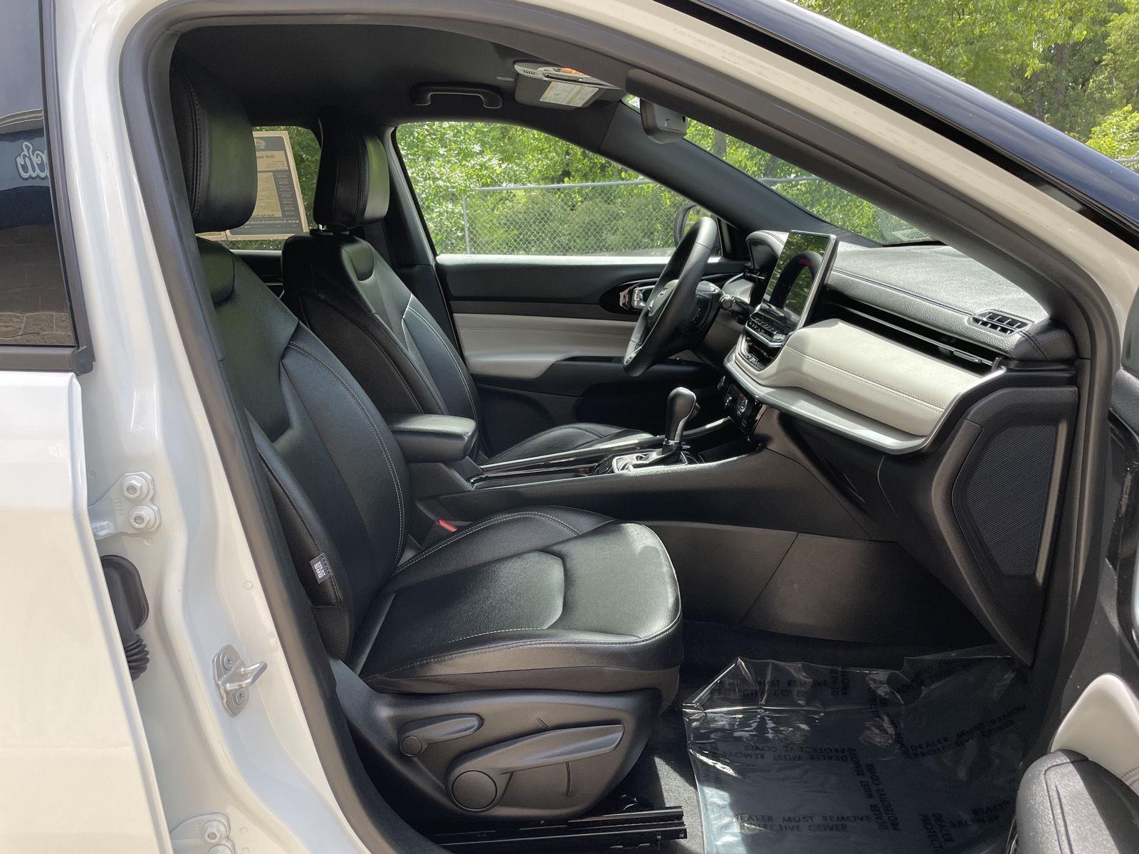 Vehicle photo 19
