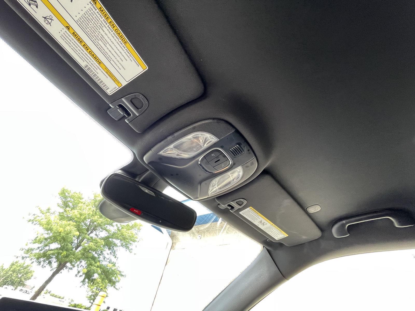 Vehicle photo 21
