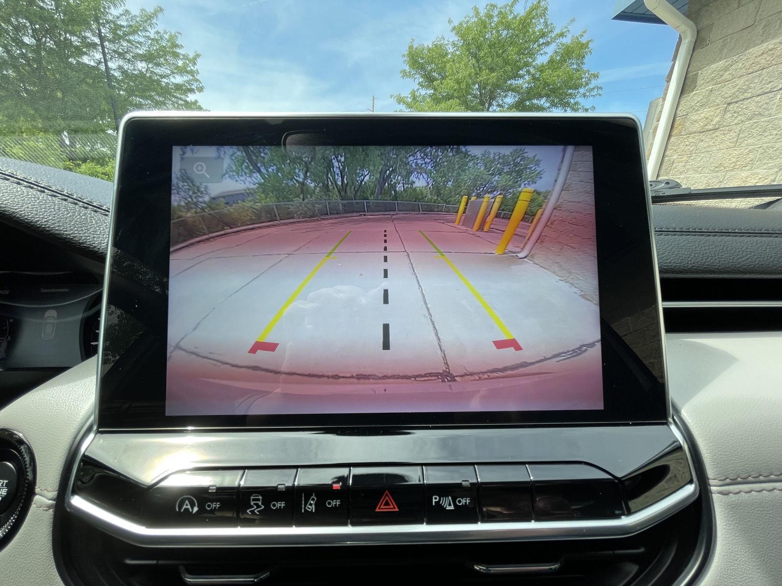 Vehicle photo 23