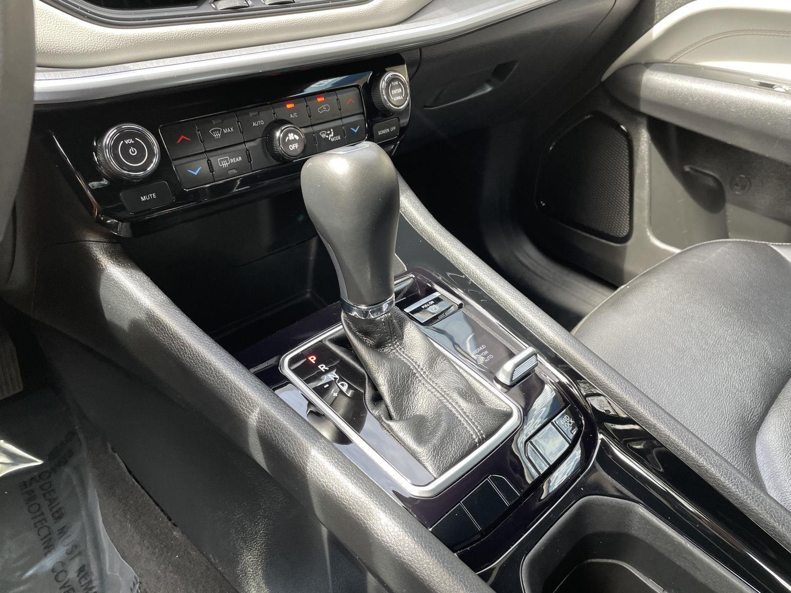 Vehicle photo 29