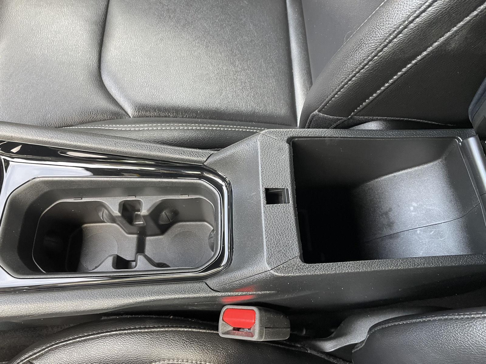 Vehicle photo 30