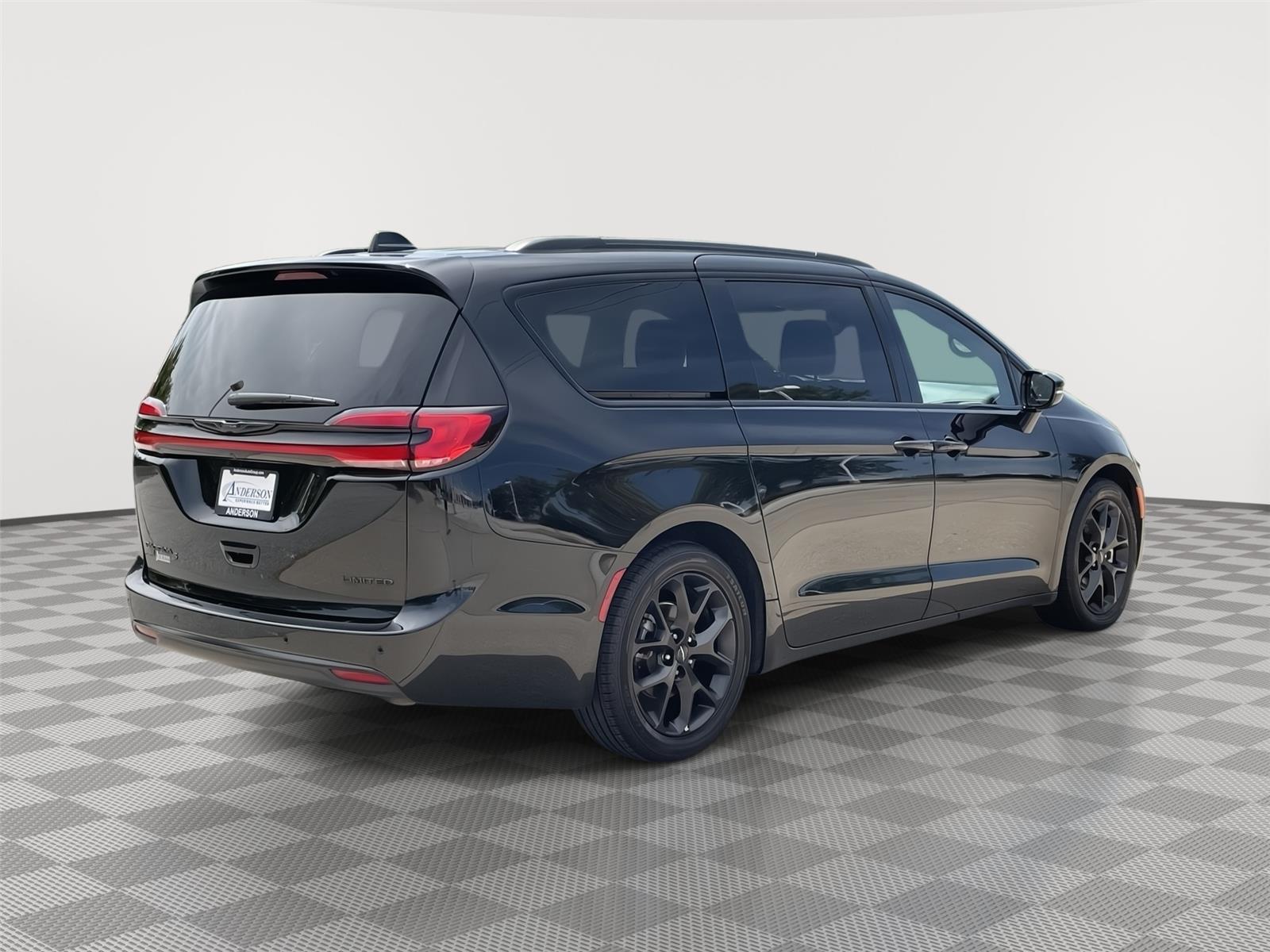 Vehicle photo 7