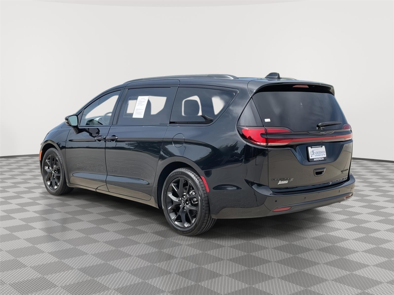Vehicle photo 9