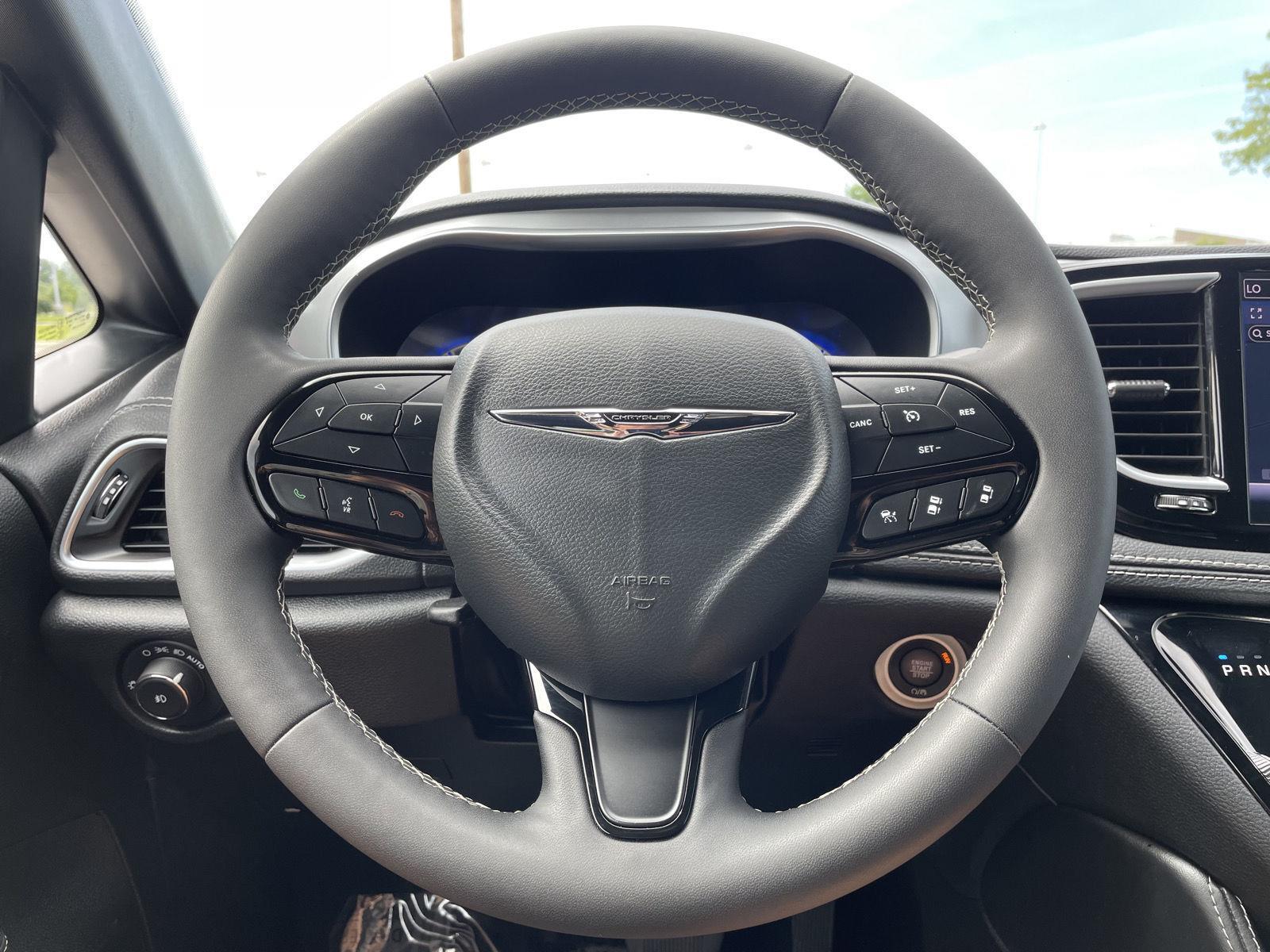Vehicle photo 12