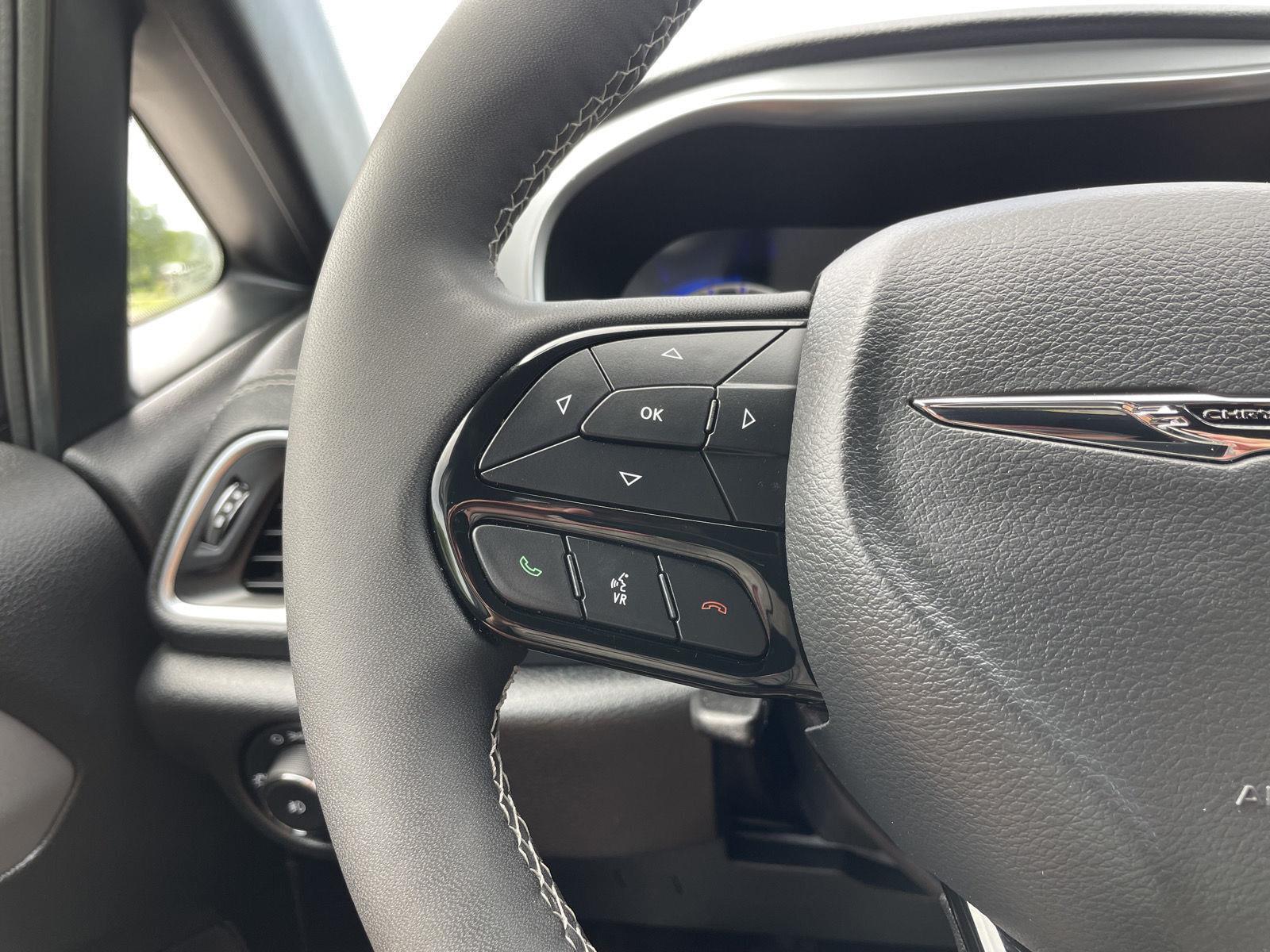 Vehicle photo 13