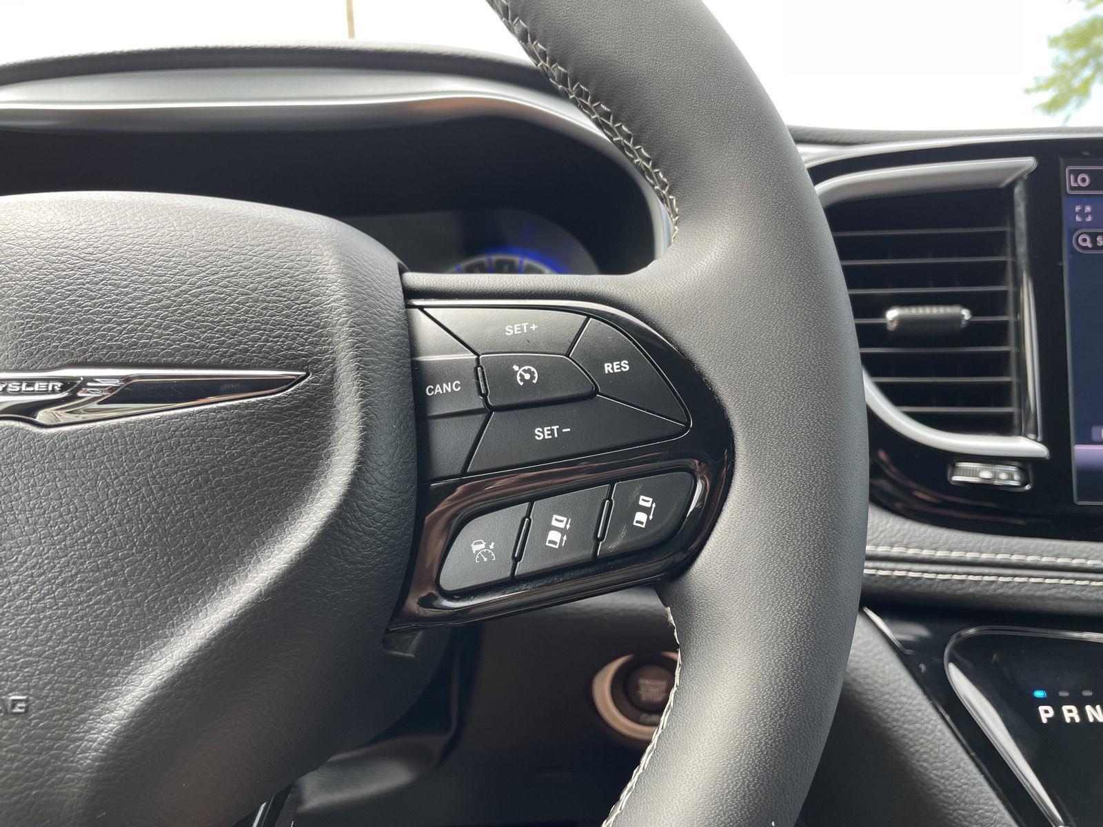 Vehicle photo 14