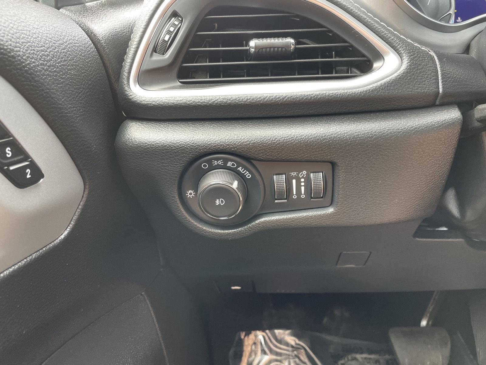 Vehicle photo 16