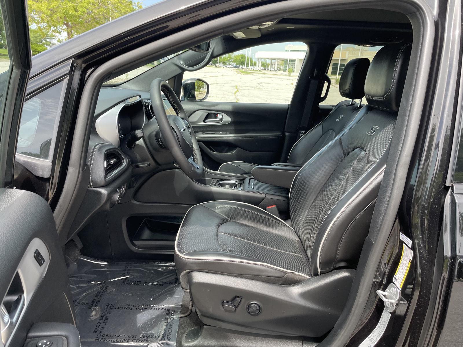 Vehicle photo 17