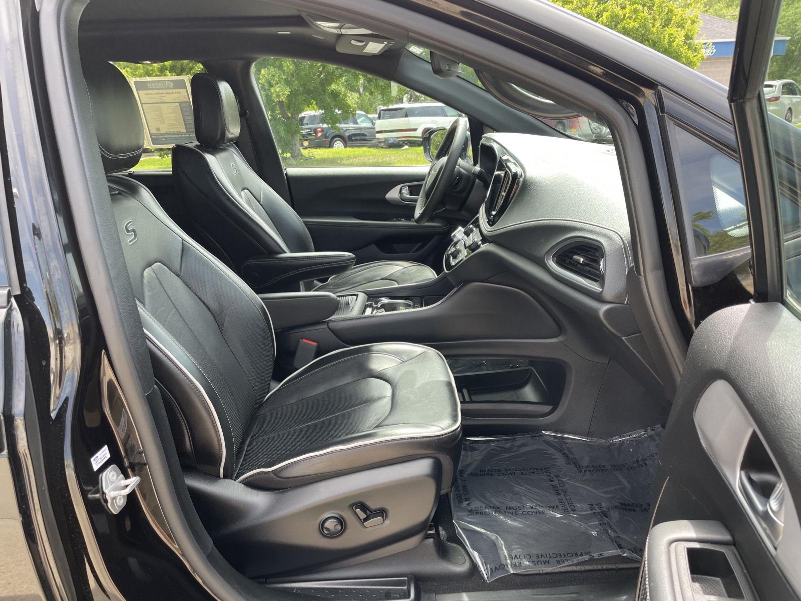 Vehicle photo 19