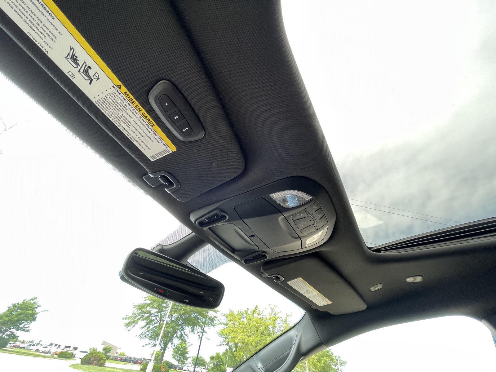 Vehicle photo 22