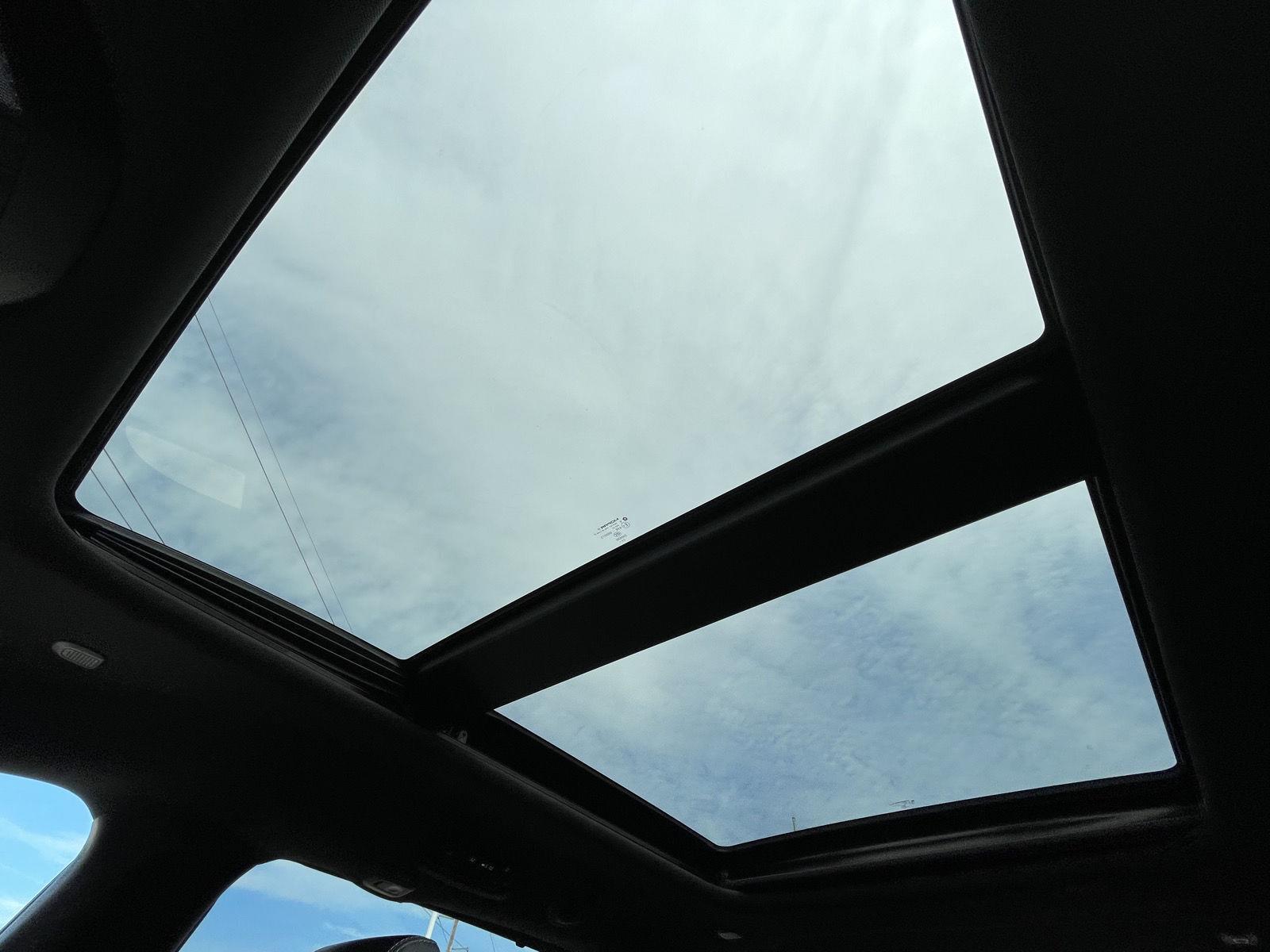 Vehicle photo 23