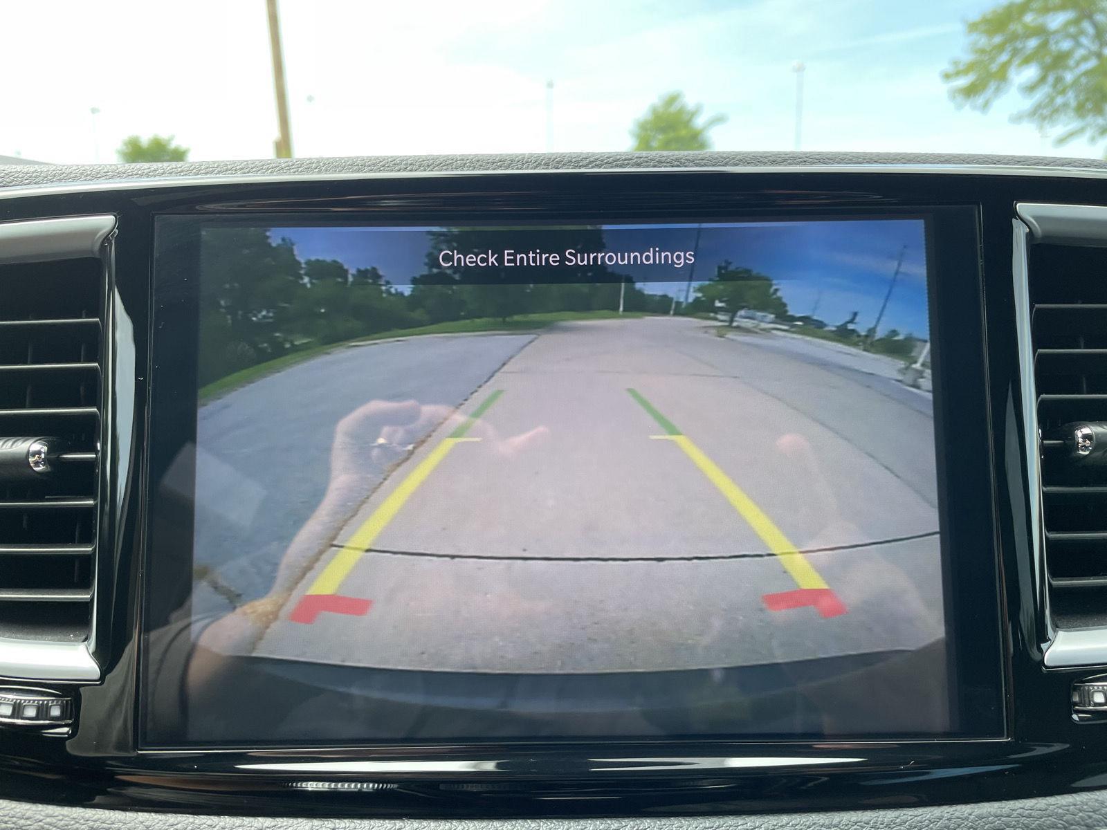 Vehicle photo 25