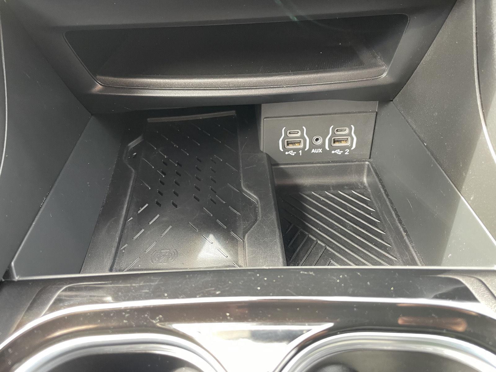 Vehicle photo 30