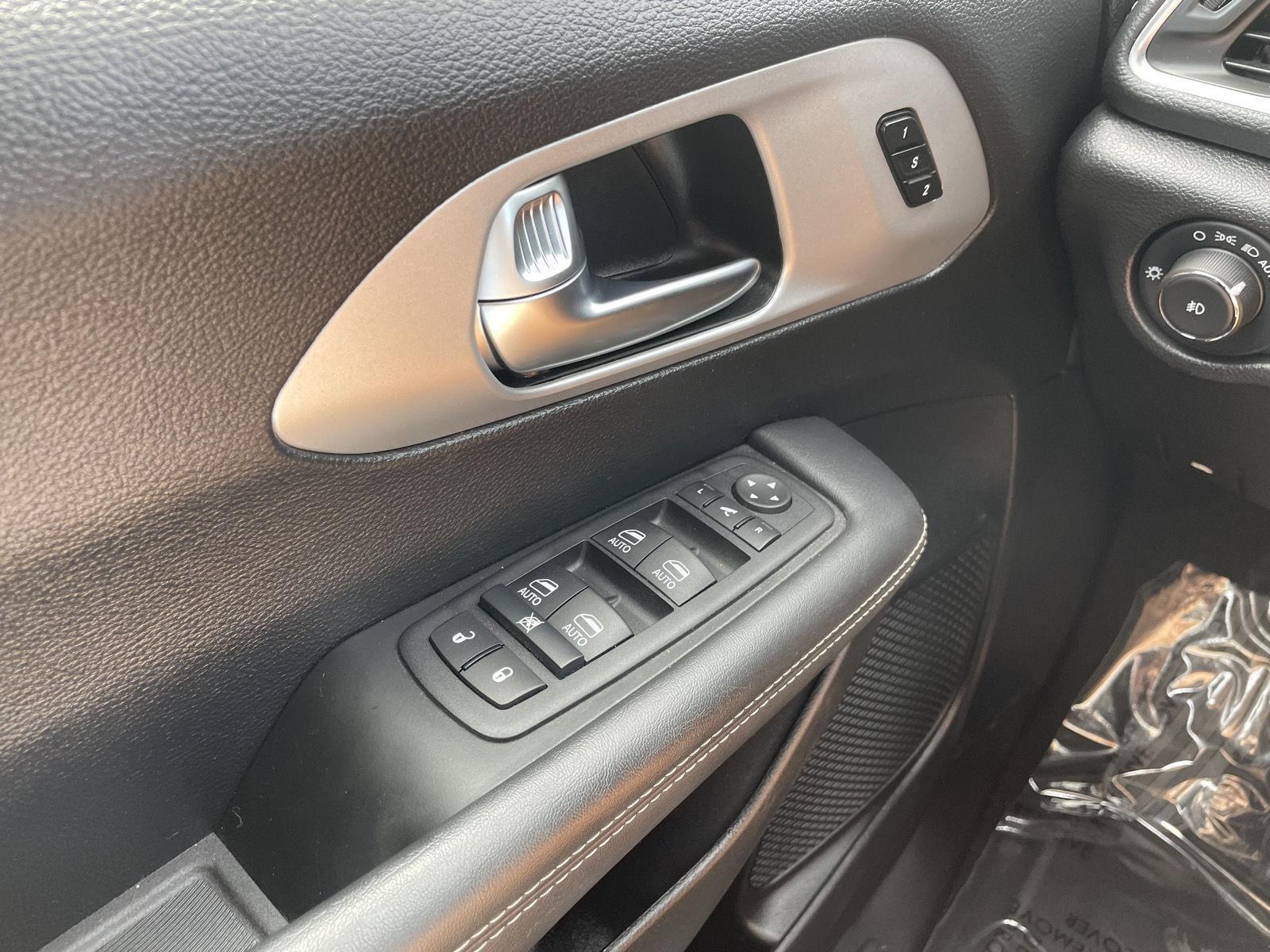 Vehicle photo 31