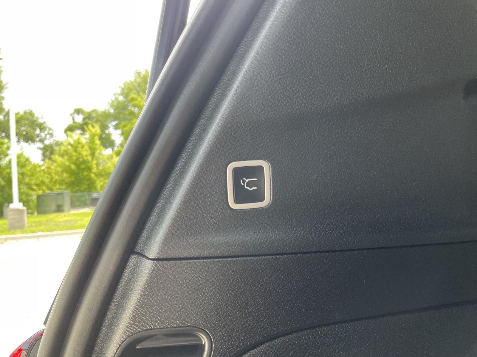 Vehicle photo 38