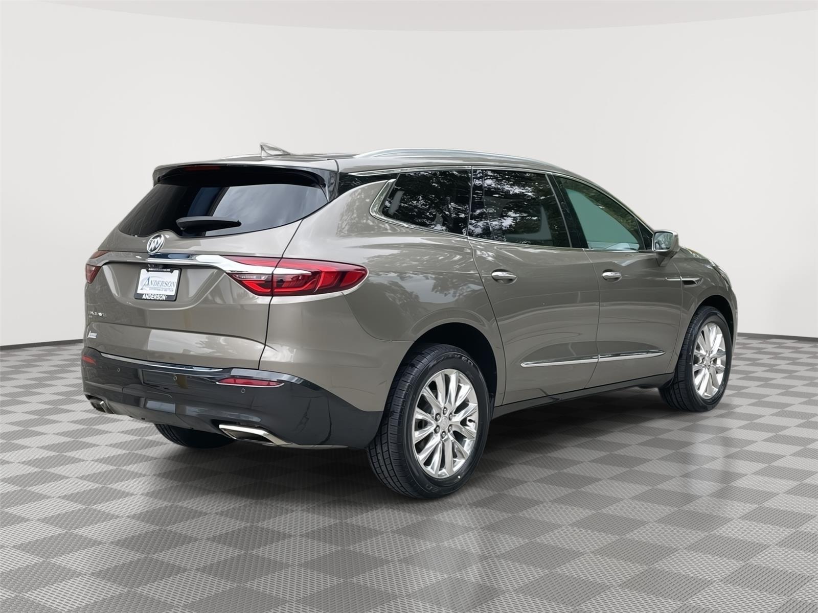 Vehicle photo 7