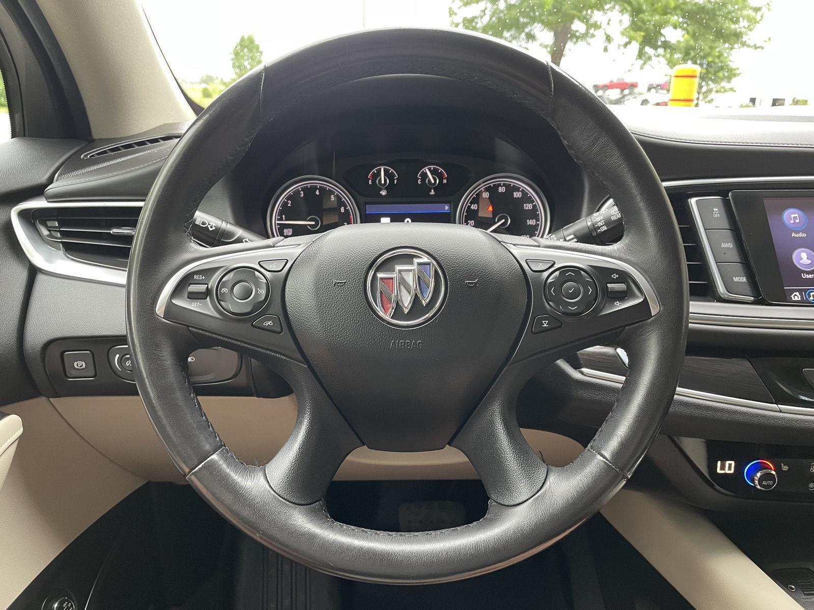 Vehicle photo 12