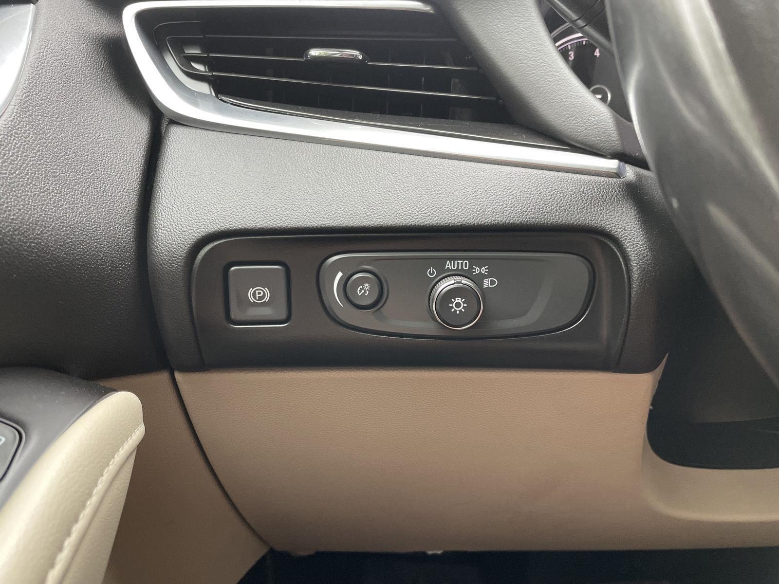 Vehicle photo 16