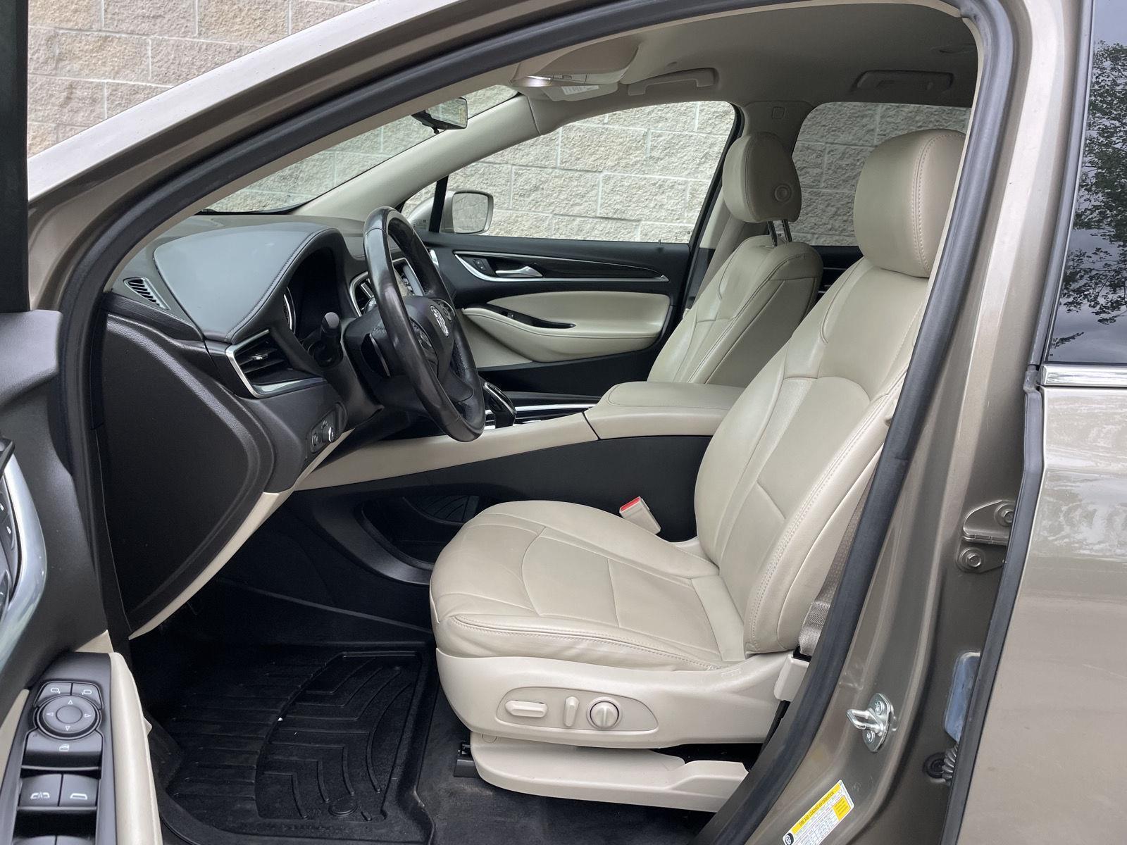 Vehicle photo 17